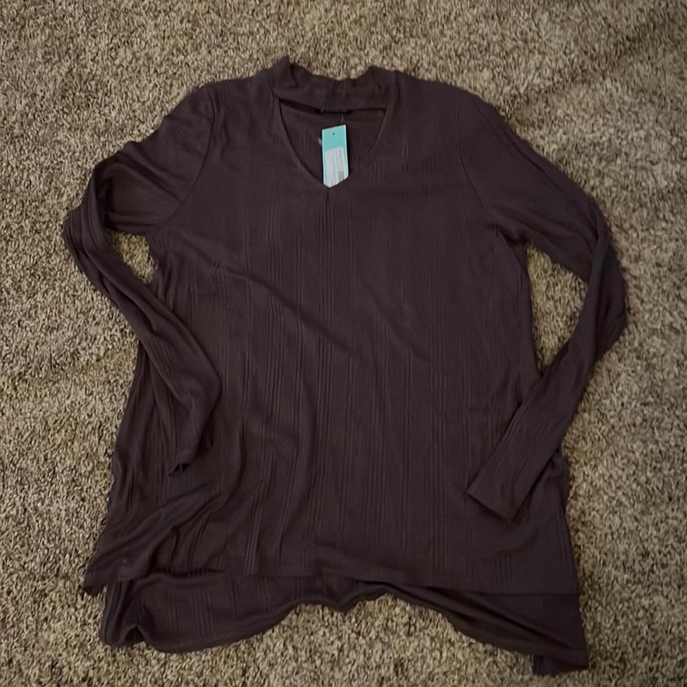 NWT- Women’s Peep front shirt